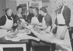 Möpkenbrot-Zubereitung in den 50er Jahren Möpkenbrot-Zubereitung in den 50er Jahren